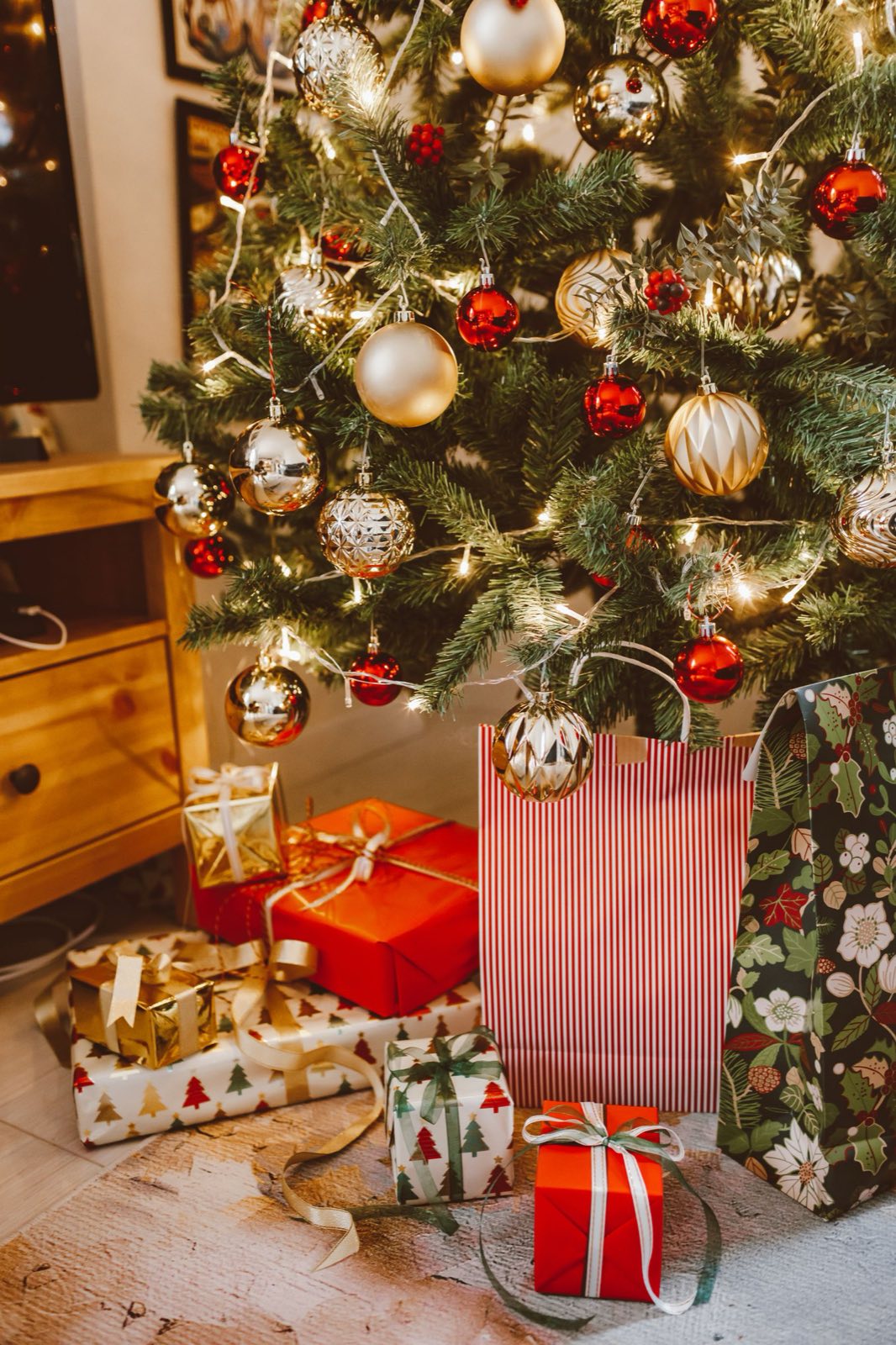 Montaje y decoración de árbol de Navidad